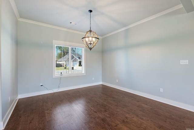 empty room with ornamental molding, dark wood-type flooring, and an inviting chandelier