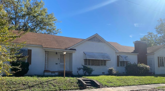 single story home featuring a front yard