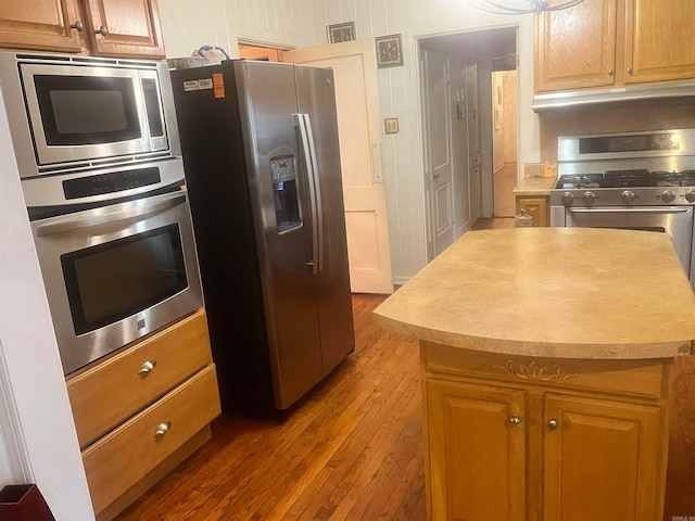 kitchen featuring hardwood / wood-style floors, a center island, and stainless steel appliances