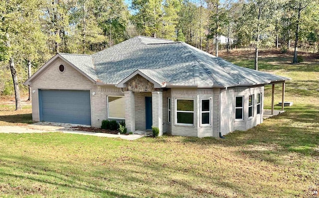 view of front of house featuring a front yard and a garage