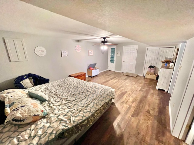 bedroom with wood-type flooring, a textured ceiling, and ceiling fan