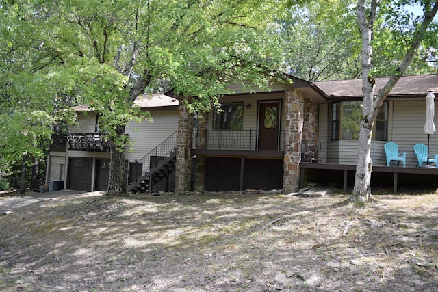 view of front facade featuring a garage