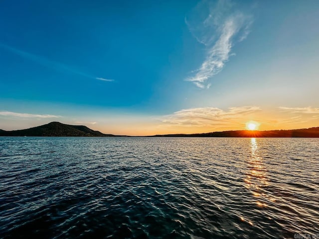 water view with a mountain view