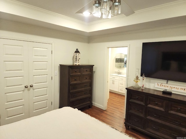 bedroom featuring connected bathroom, crown molding, dark hardwood / wood-style flooring, and ceiling fan