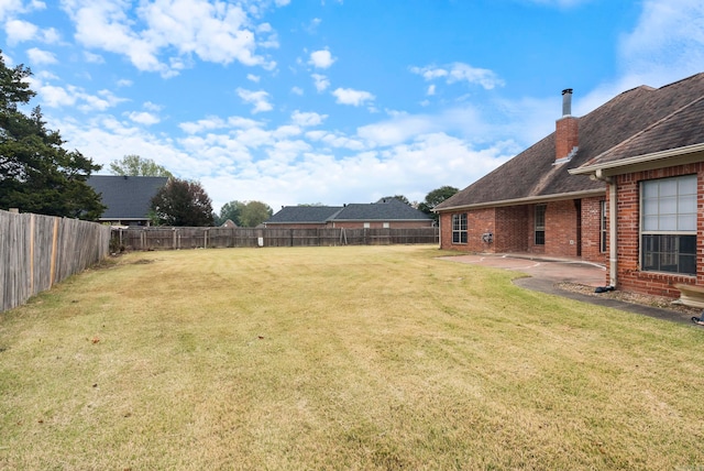 view of yard featuring a patio area