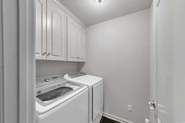 laundry area featuring cabinets, independent washer and dryer, and a textured ceiling