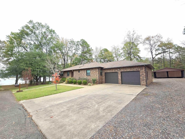 112 Lake Shr, Russellville, AR 72802 - prairie-style house featuring a front yard and a garage