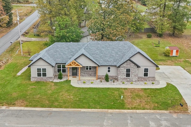 view of front of house featuring a shed and a front lawn