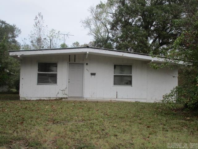 back of house with a lawn