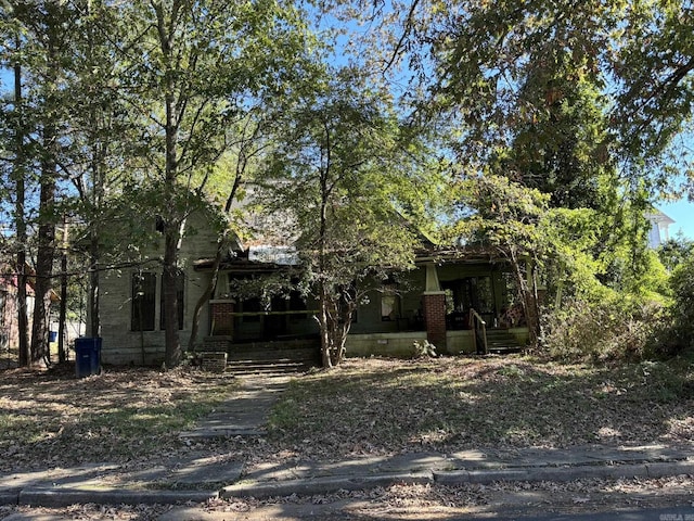 121 NW Cleveland Ave, Camden, AR 71701 - view of front of property with a porch