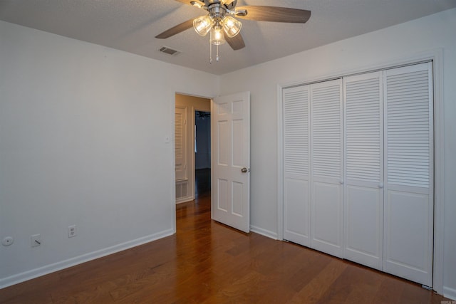 unfurnished bedroom with hardwood / wood-style floors, a textured ceiling, a closet, and ceiling fan