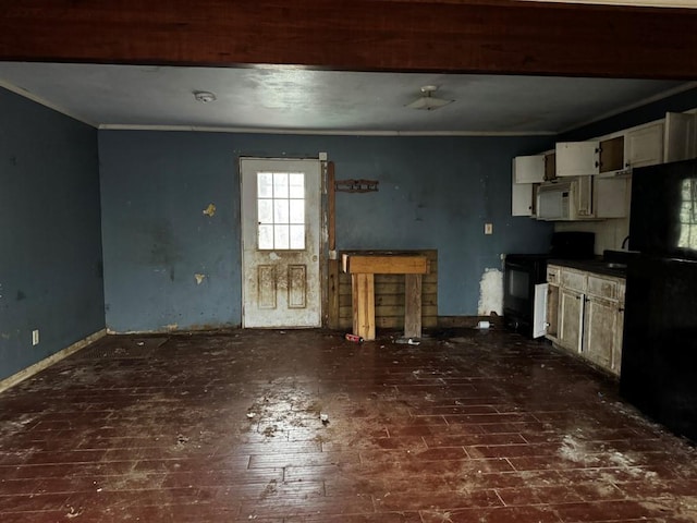 kitchen featuring black appliances and ornamental molding