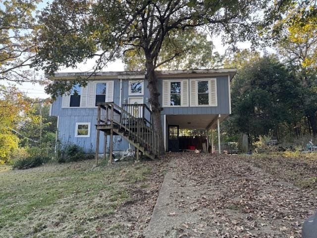 view of front of property featuring a carport