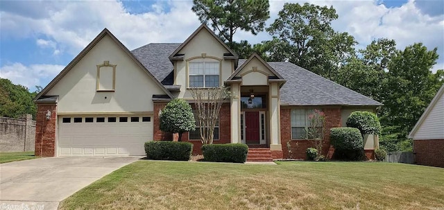 view of front of house featuring a front lawn