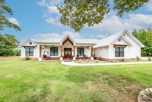 modern farmhouse featuring ceiling fan, a front lawn, and a porch