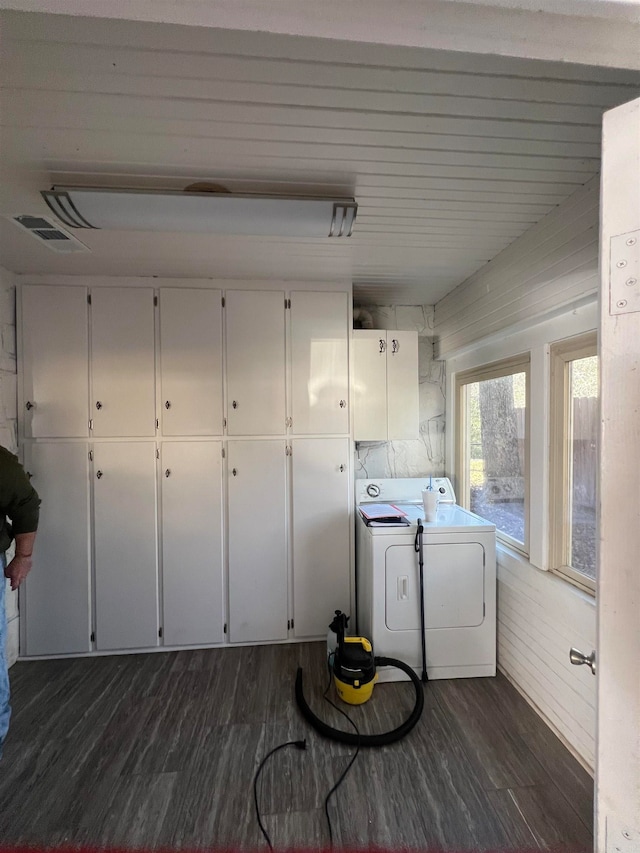 washroom with cabinets, dark wood-type flooring, and washing machine and clothes dryer