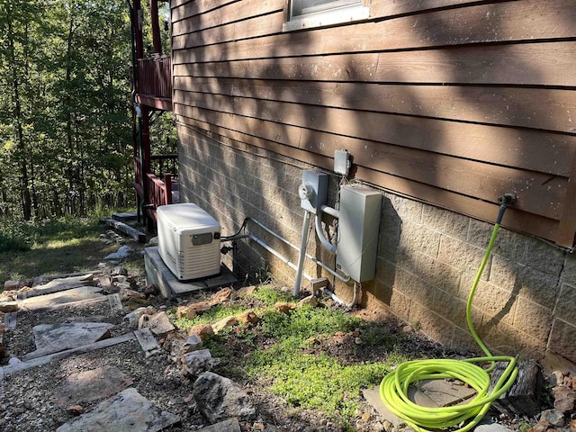 1217 Lovell Ln, Mountain View, AR 72560 - exterior view of electric meter and a cooling unit