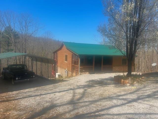 1217 Lovell Ln, Mountain View, AR 72560 - view of side of home featuring a carport and dirt driveway