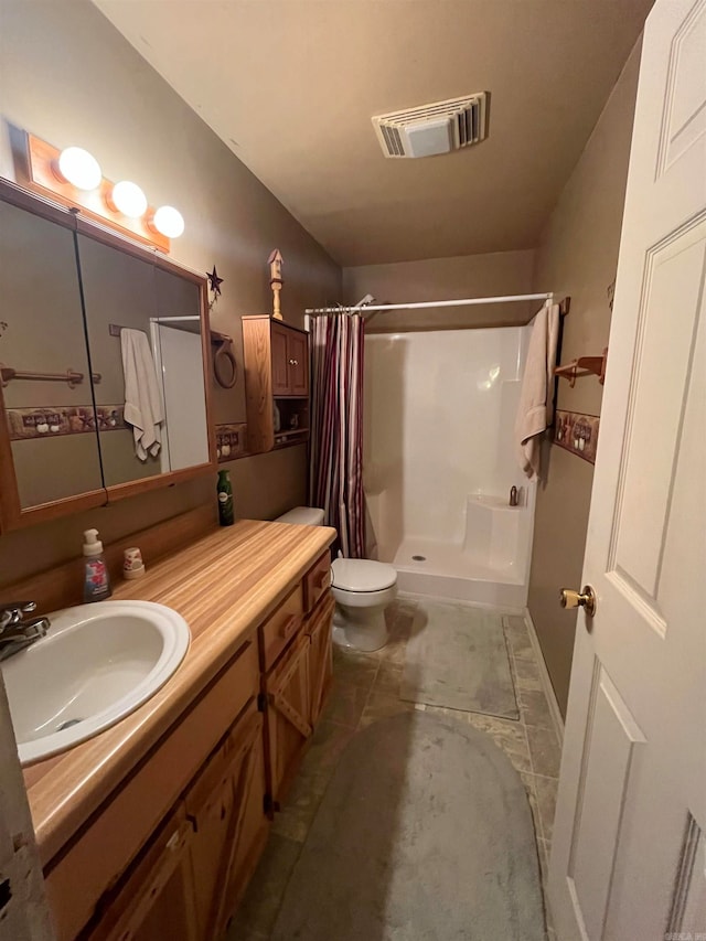 bathroom featuring curtained shower, vanity, and toilet