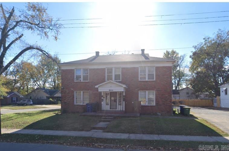 view of front of house featuring a front yard