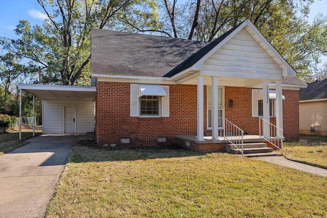 view of front of property featuring a carport and a front lawn