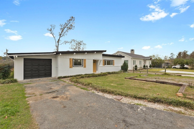 view of front of house featuring a garage and a front lawn