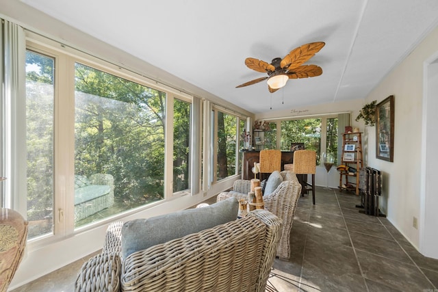 sunroom with ceiling fan