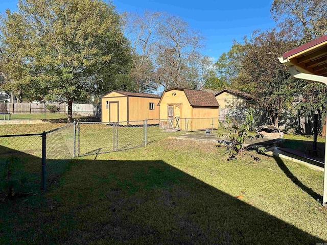 view of yard with a shed