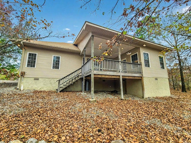 back of house featuring a wooden deck