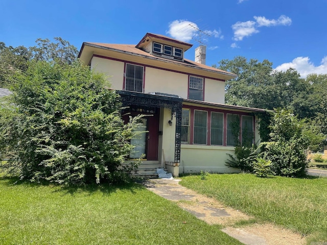 view of front facade with a front yard