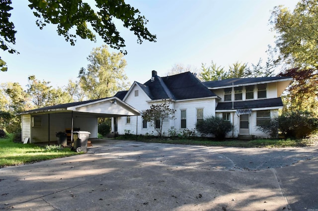 view of front facade featuring a carport