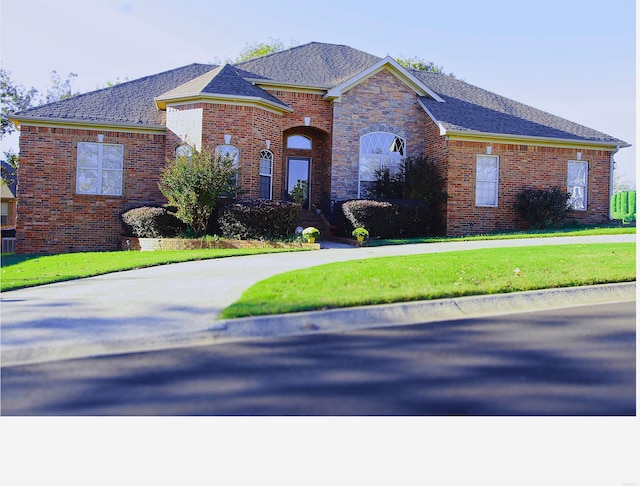 view of front of property with a front lawn