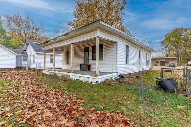 view of front of home featuring cooling unit and a porch