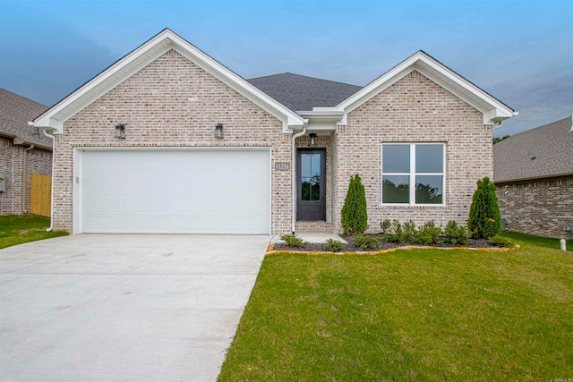 view of front facade featuring a garage and a front lawn