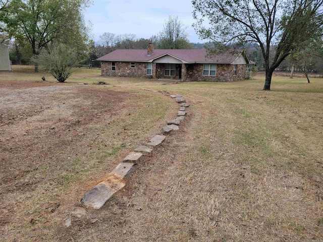 ranch-style home featuring a front lawn