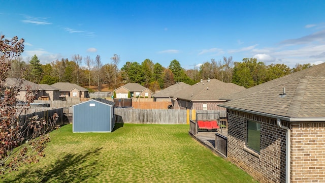 view of yard featuring a shed