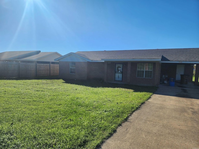 view of front of property with a front yard