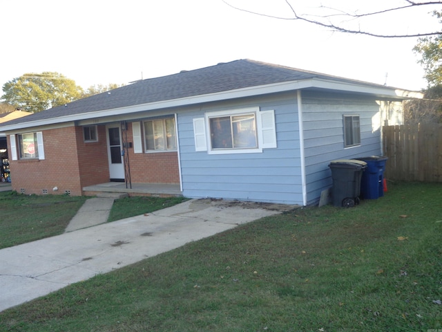 ranch-style house with a front yard