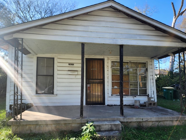 2920 Scott St, Little Rock, AR 72206 - view of exterior entry with covered porch
