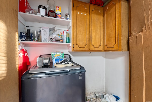 laundry room with cabinets and washer / dryer