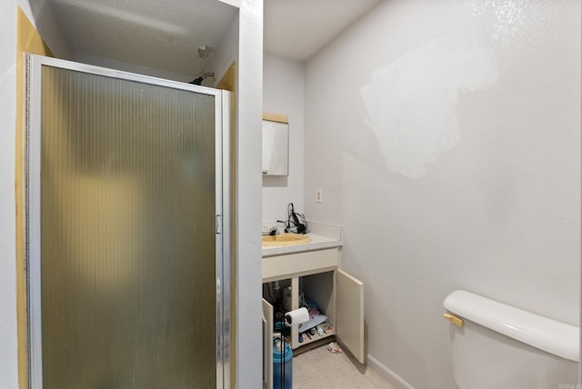 bathroom featuring sink, toilet, a textured ceiling, and walk in shower