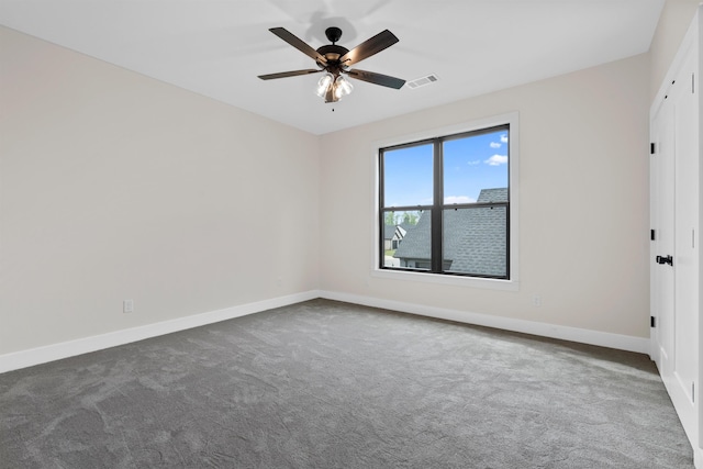 carpeted empty room featuring ceiling fan