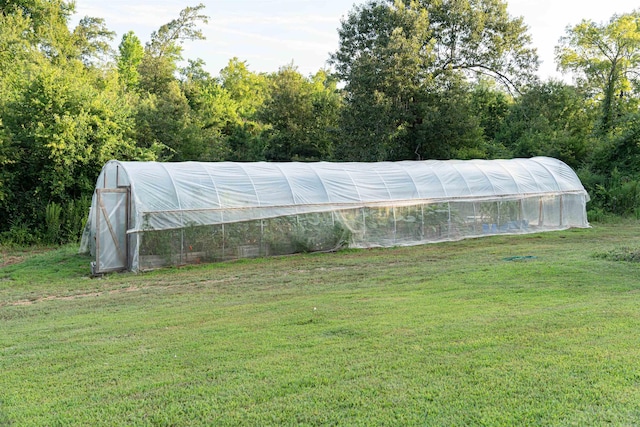 exterior space featuring an outbuilding