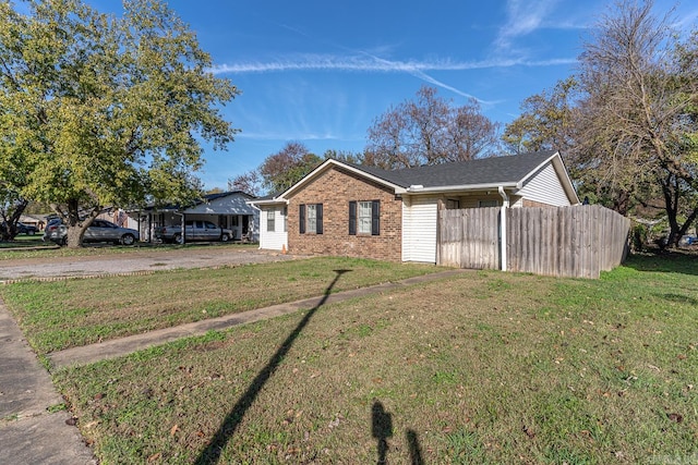 ranch-style home with a front yard