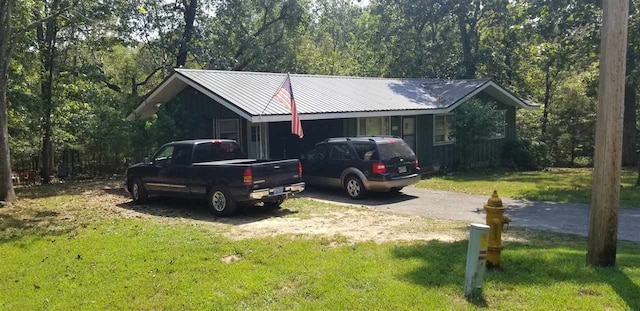 view of front of house with a front yard