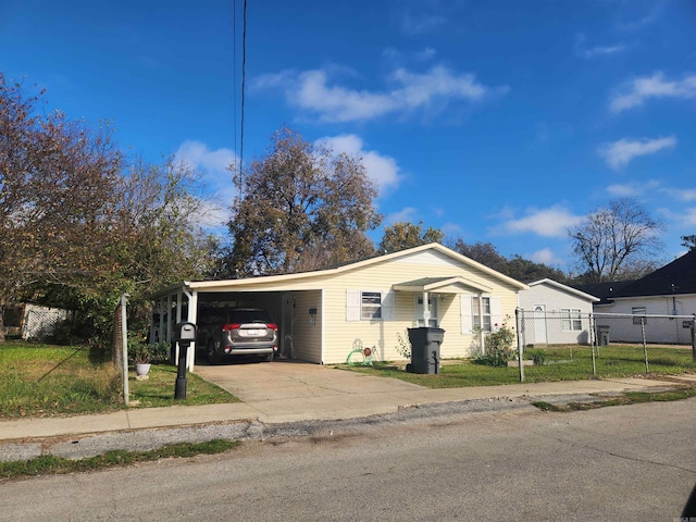 view of front of home with a carport and a front lawn