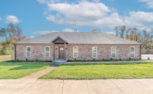 single story home with a front lawn