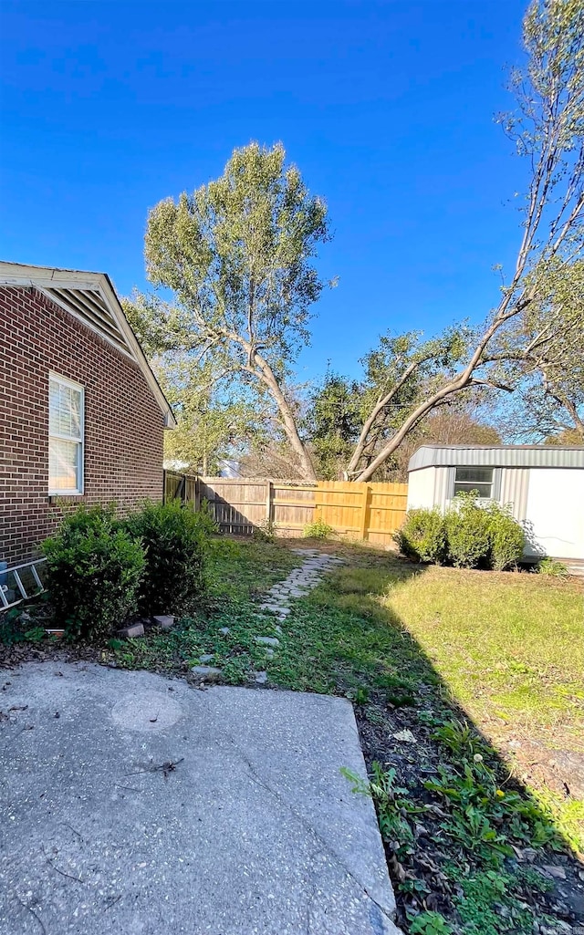 view of yard featuring a patio