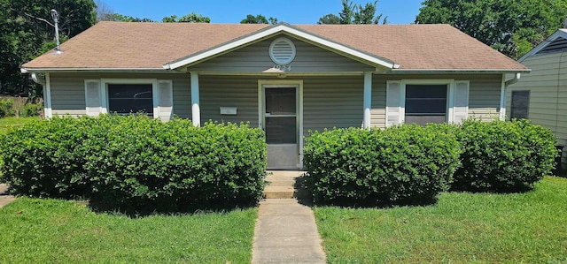 bungalow-style home featuring a front lawn