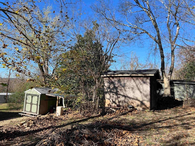 view of side of property featuring a shed